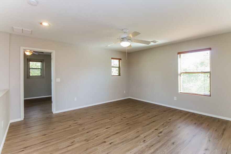 Building Photo - 21129 E Stonecrest Dr