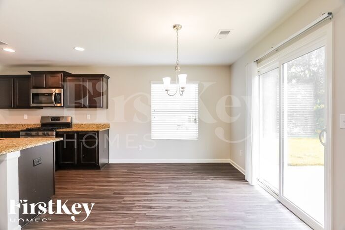 Building Photo - 700 Mallet Way
