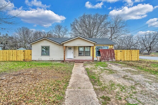 Primary Photo - Newly remodeled 3 bedroom and 2 bath house