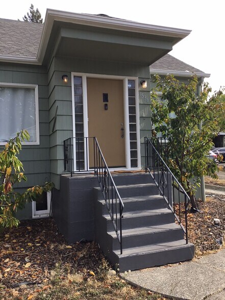 Street side front porch - 1536 Pennsylvania Ave
