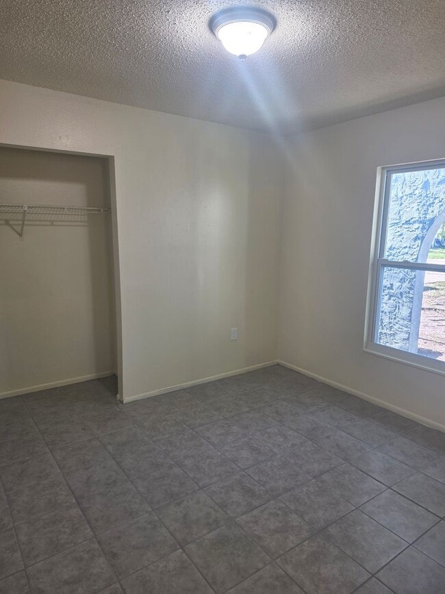Building Photo - 3/2 DUPLEX NEW REMODEL