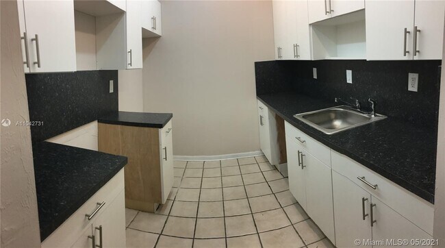 Building Photo - 7121 Miami Lakes Dr