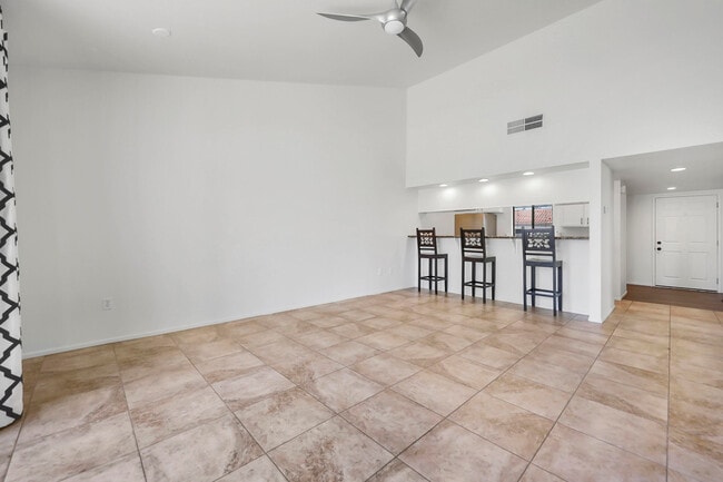 Building Photo - 40492 Bay Hill Way