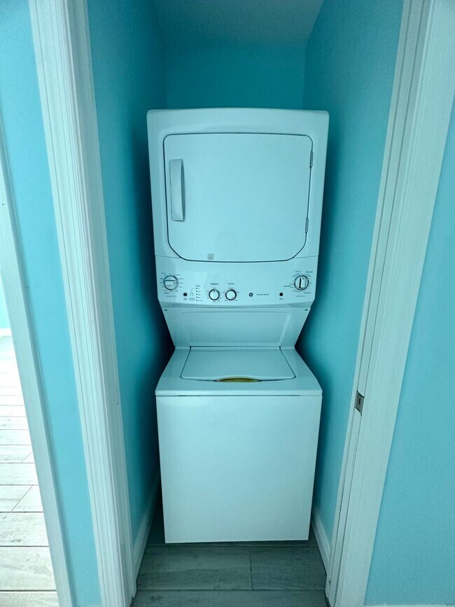 Building Photo - 615 E Virginia Ave