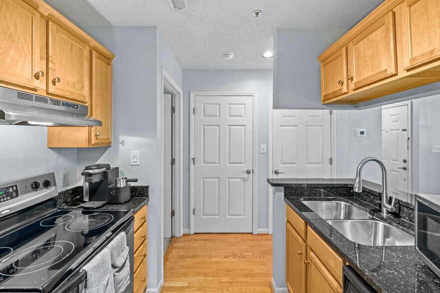 Building Photo - 525 Olmsted Park Pl