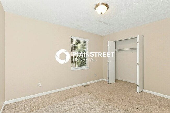 Building Photo - 3 Bedroom Pet-Friendly Home in Hampton, GA with Main Street Renewal