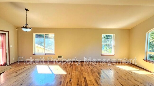 Building Photo - 1330 Corbet Dr