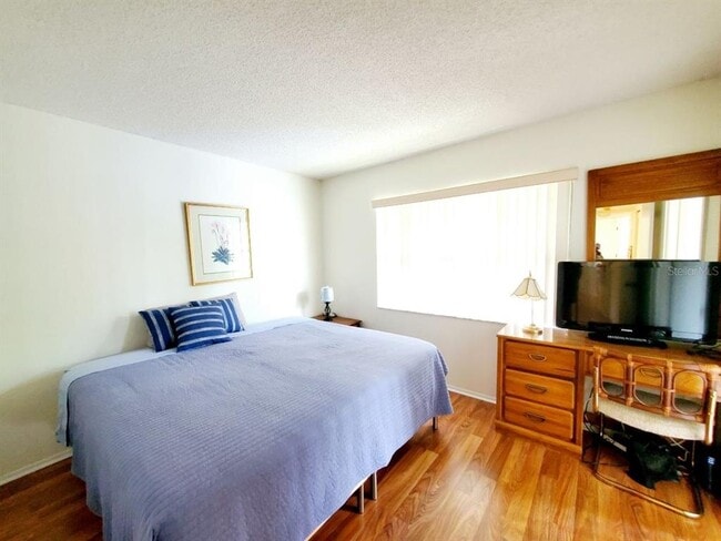 Building Photo - 20 Woodlake Pl