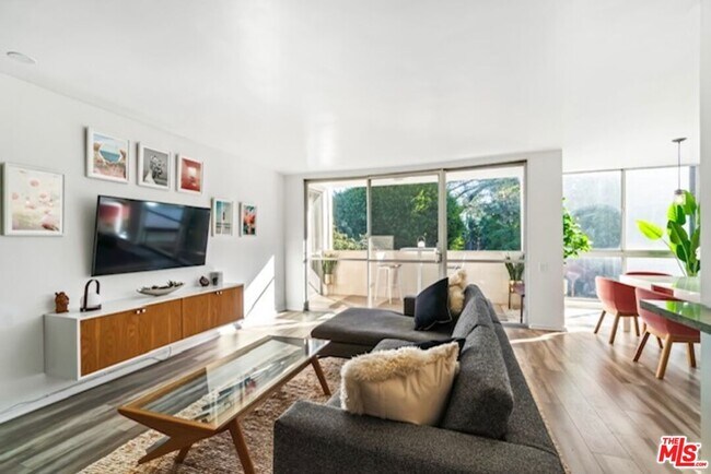 Building Photo - 1015 Kings Rd