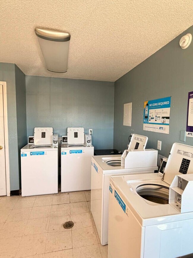 Building Photo - Lioncrest Apartments