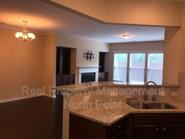 Building Photo - 1175 Hampton Oaks Dr
