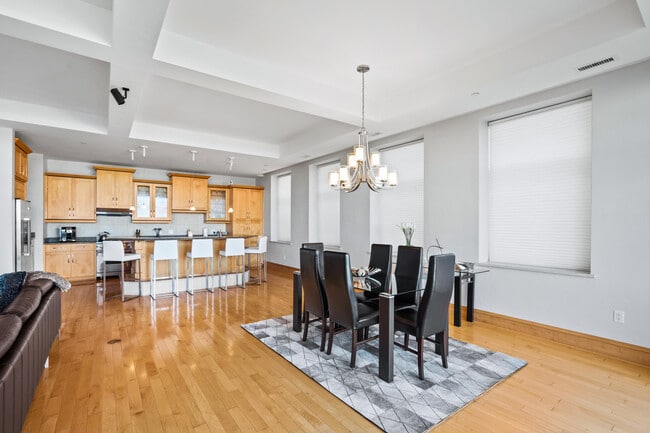 Building Photo - 1313 N Franklin Pl