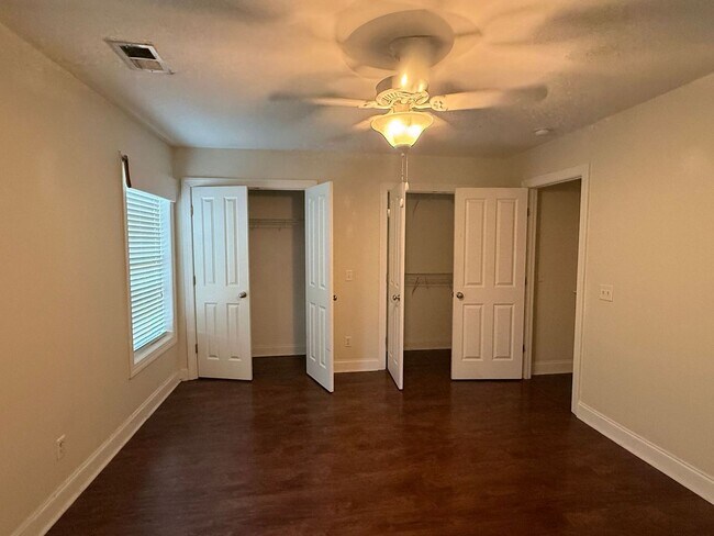 Building Photo - 4952 Date Palm Dr