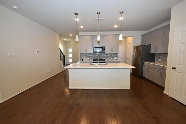 Building Photo - 8647 Cedardale Park Dr