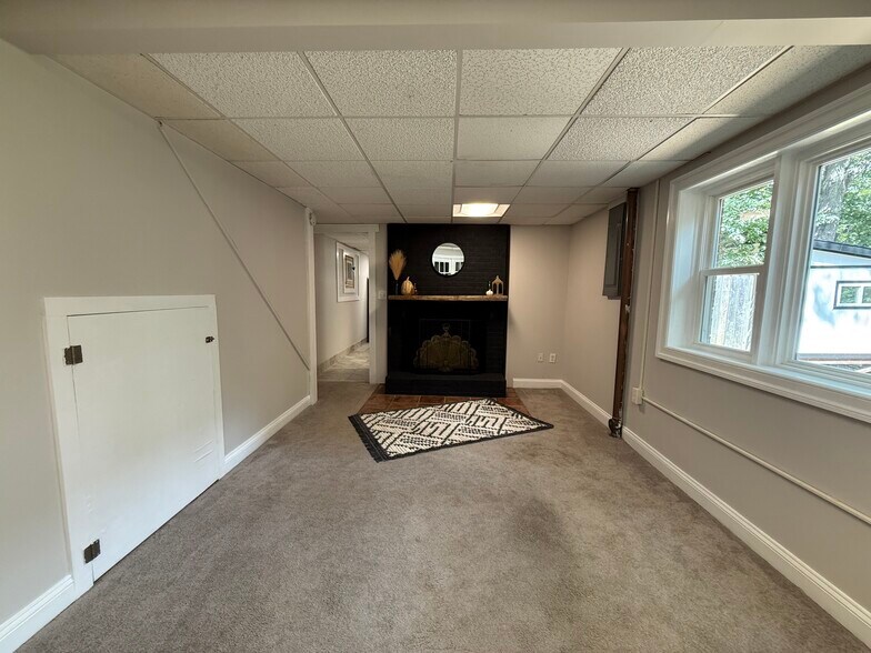 Building Photo - 327 Braehead Dr