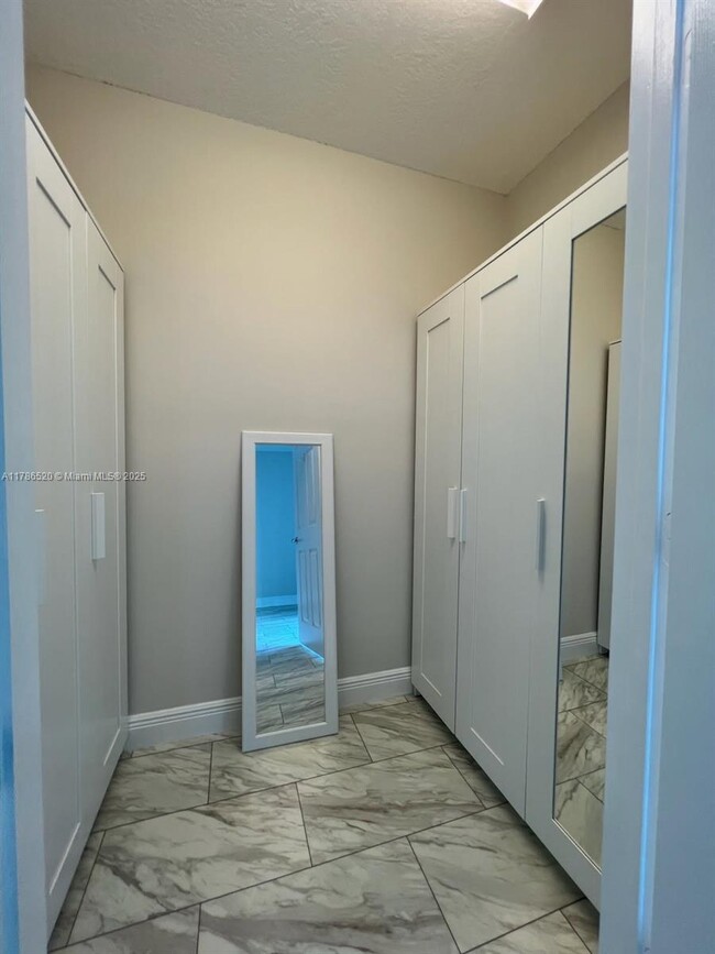 Building Photo - 3370 Hidden Bay Dr