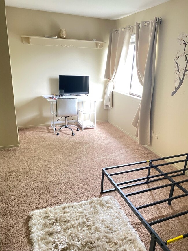 Building Photo - 815 Irvine Rd