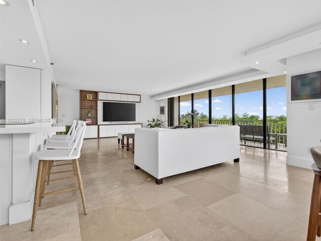 Building Photo - 11113 Biscayne Blvd