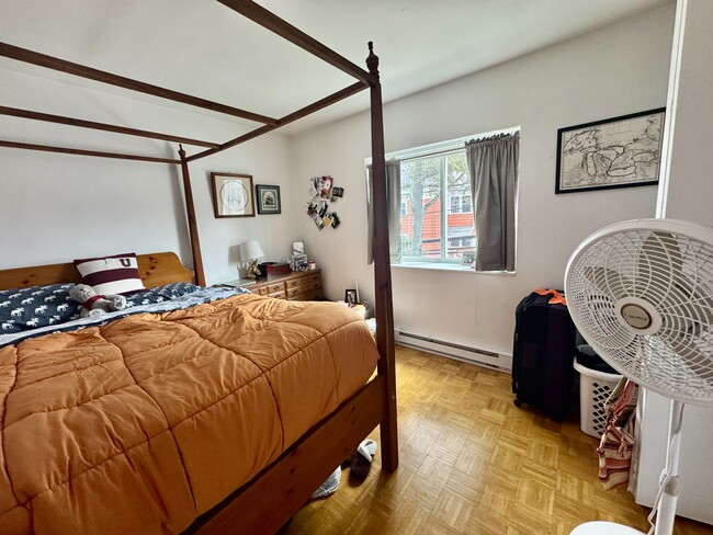 Building Photo - 2 Larose Pl