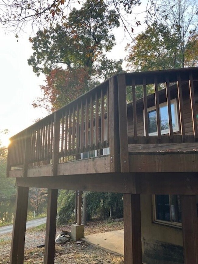 Building Photo - LAKE FRONT PARADISE