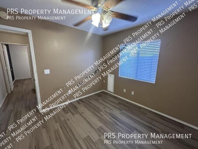 Building Photo - 718 W Constitution Dr