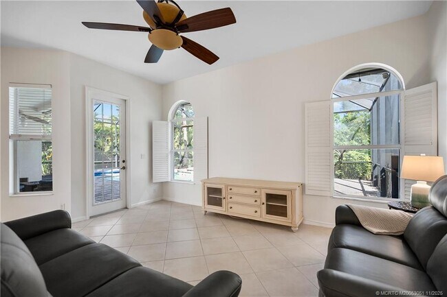 Building Photo - 4213 SW Utterback St