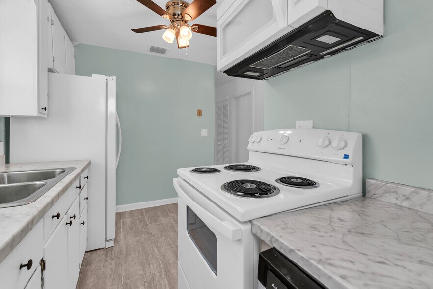 Building Photo - 434 49th St