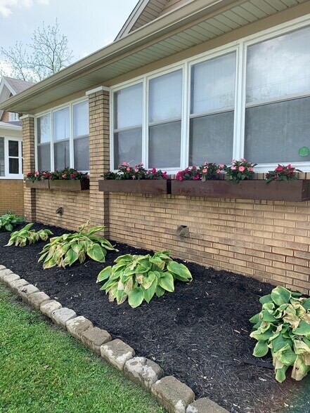 Building Photo - 128 N 6th Ave