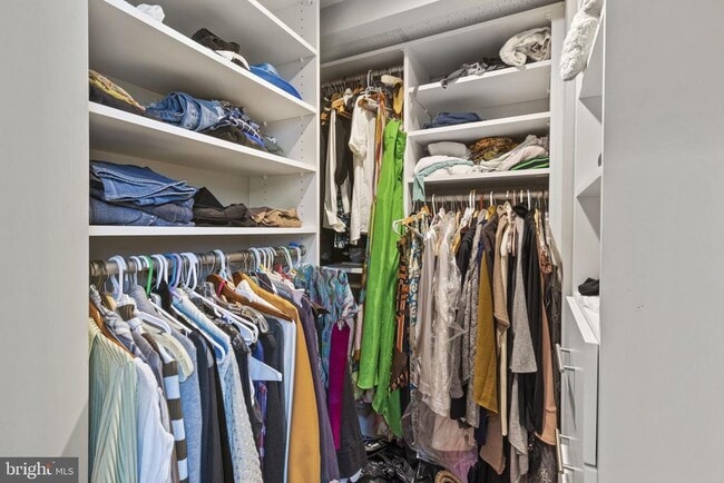 Building Photo - 1901 Walnut St