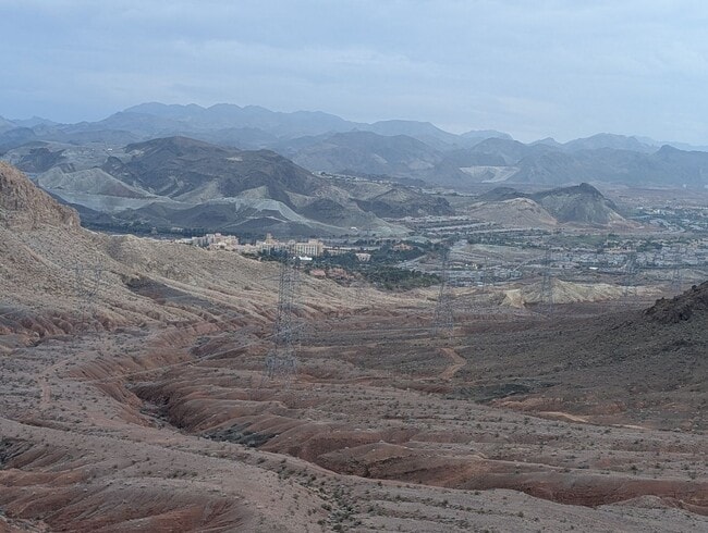 Building Photo - Lakefront Resort Living with Stunning Views in Lake Las Vegas!