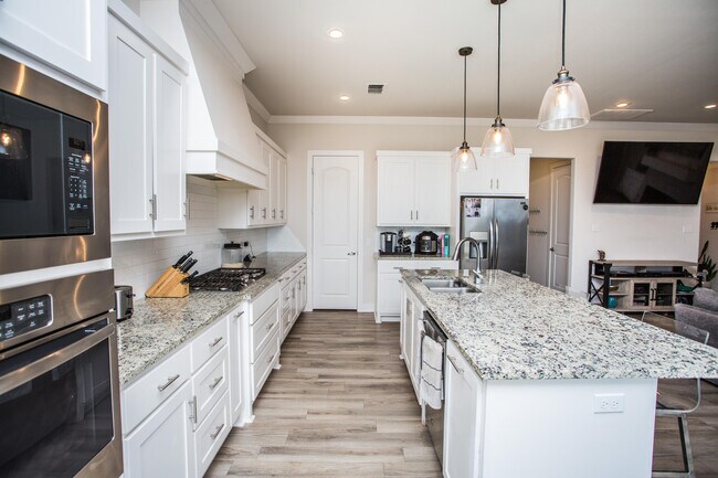 Building Photo - 23 Wilshire Blvd