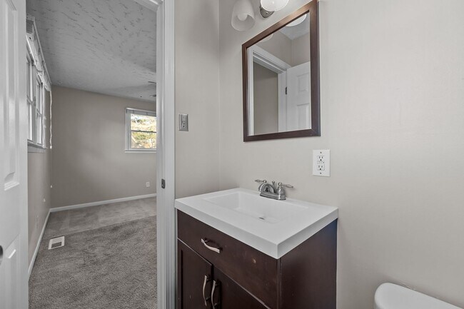 Building Photo - Welcome to Regalwoods!