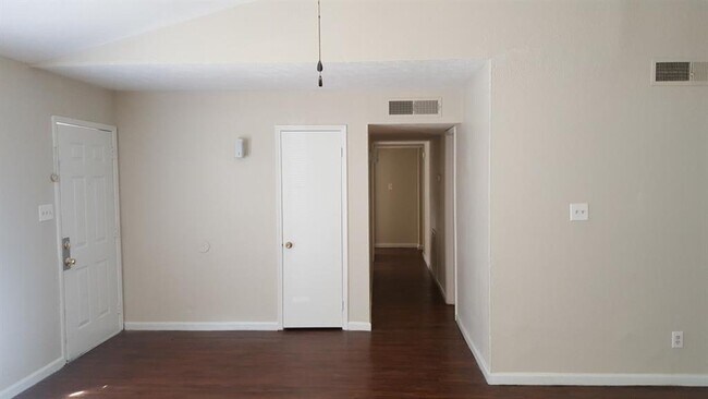 Building Photo - 2015 Bridger Dr