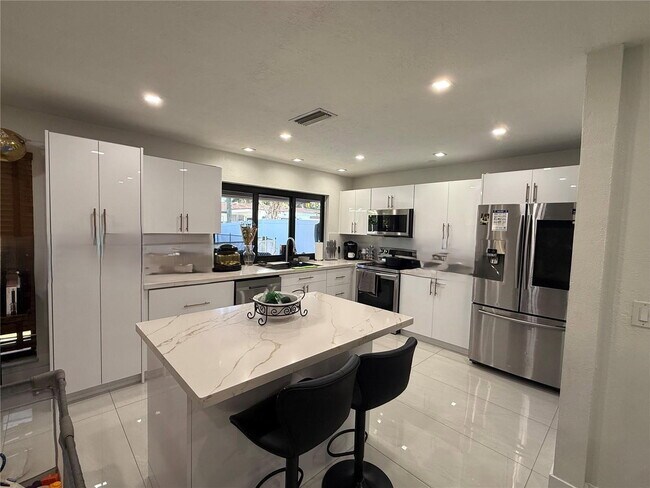 Building Photo - 11450 NW 30th Pl