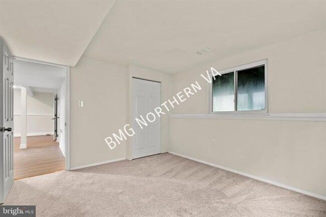 Building Photo - 8461 Yellow Leaf Ct