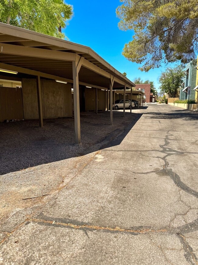 Building Photo - 1237 E Drachman St