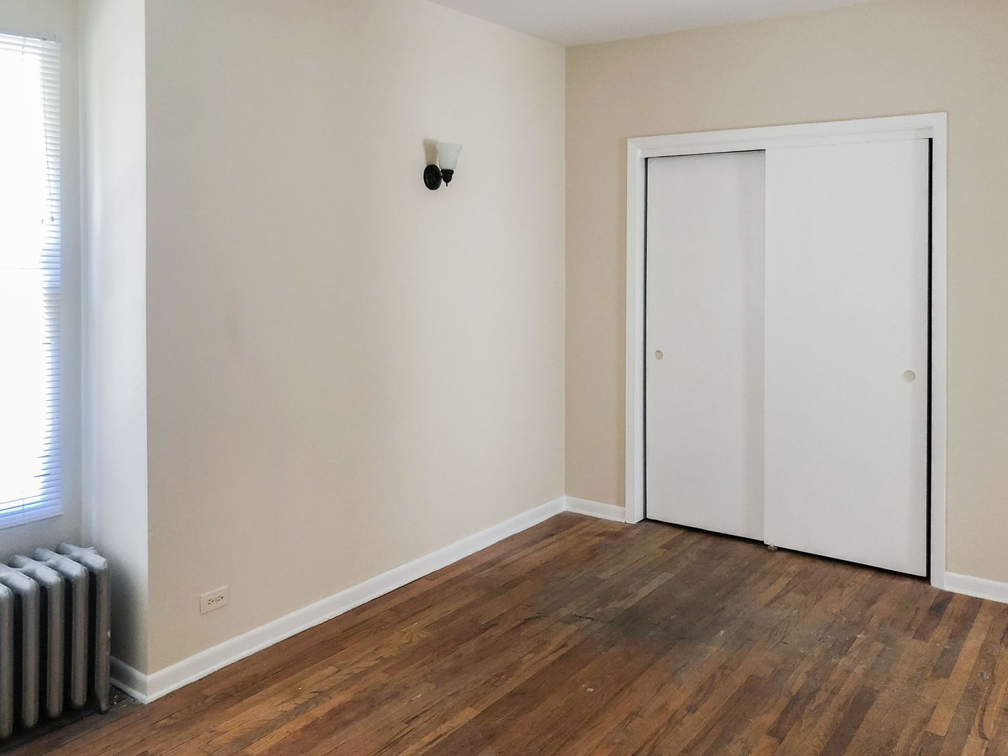 Building Photo - 627 W Melrose St