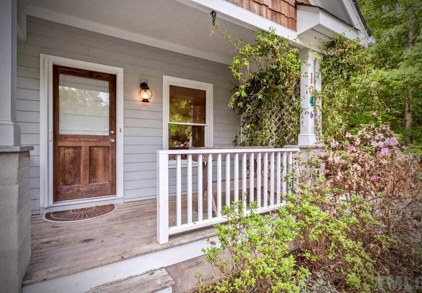 Front porch - 104B Hillcrest Ave