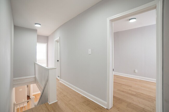 Building Photo - Huge 3 bedroom house for rent