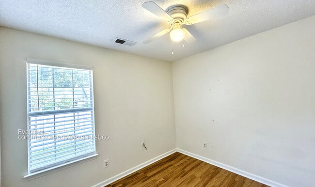 Building Photo - 9299 Grove Manor Dr