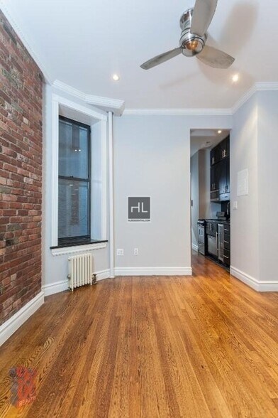 Building Photo - Mott Street
