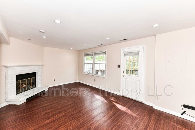 Building Photo - 1549 Twisted Oak Dr