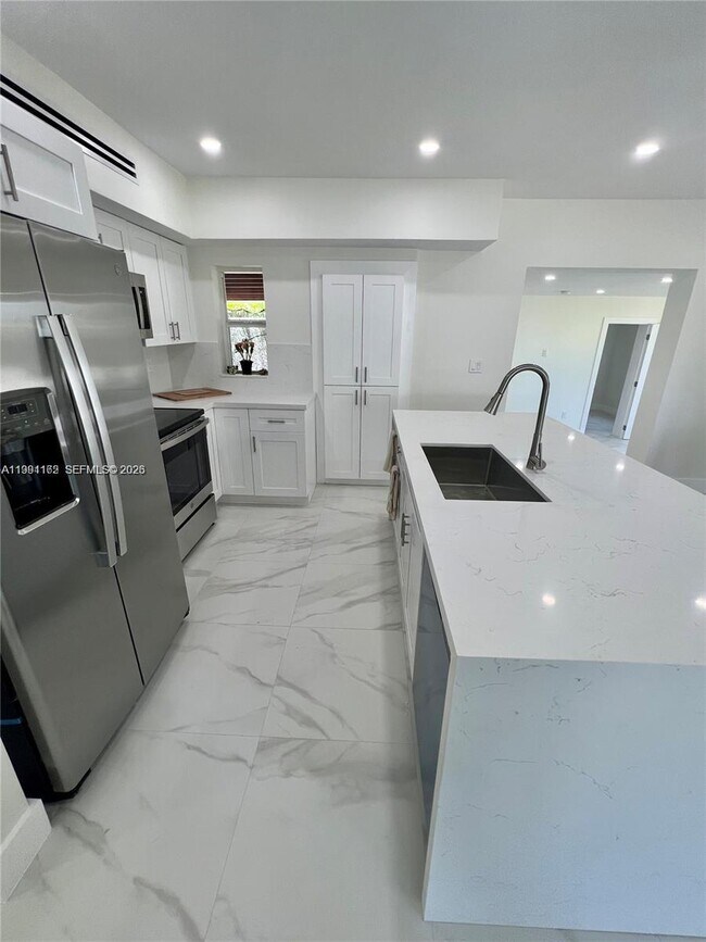 Building Photo - 5970 SW 46th St