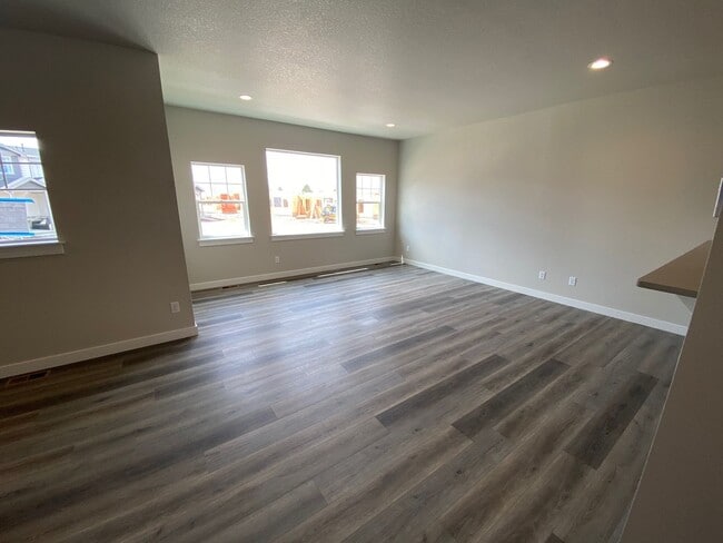 Building Photo - Beautiful BRAND NEW townhome in Chimney Park!