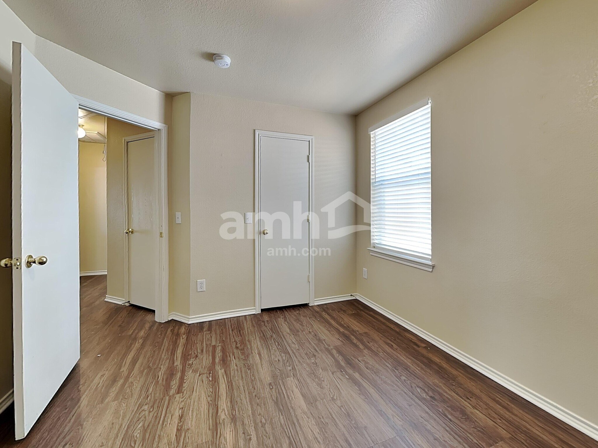 Building Photo - 702 Fleming St