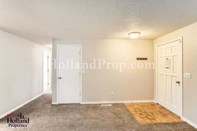 Building Photo - Wonderful Single Level Beaverton Home with...