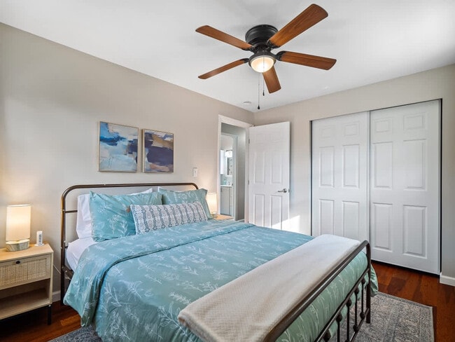 Building Photo - 4861 Pineview Dr