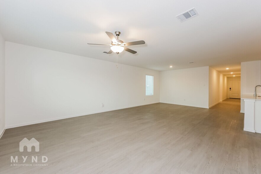 Building Photo - 2741 Ctr Crk Ln