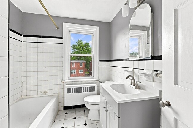 Building Photo - 309 W 38th St