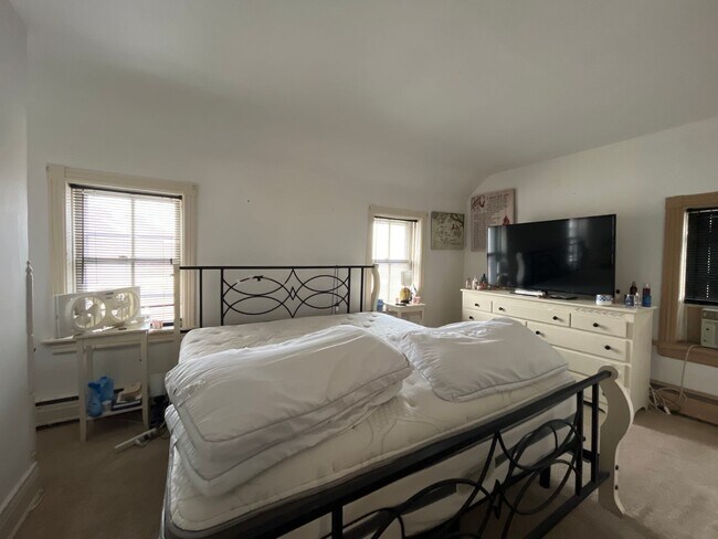 Building Photo - 2280 Main St